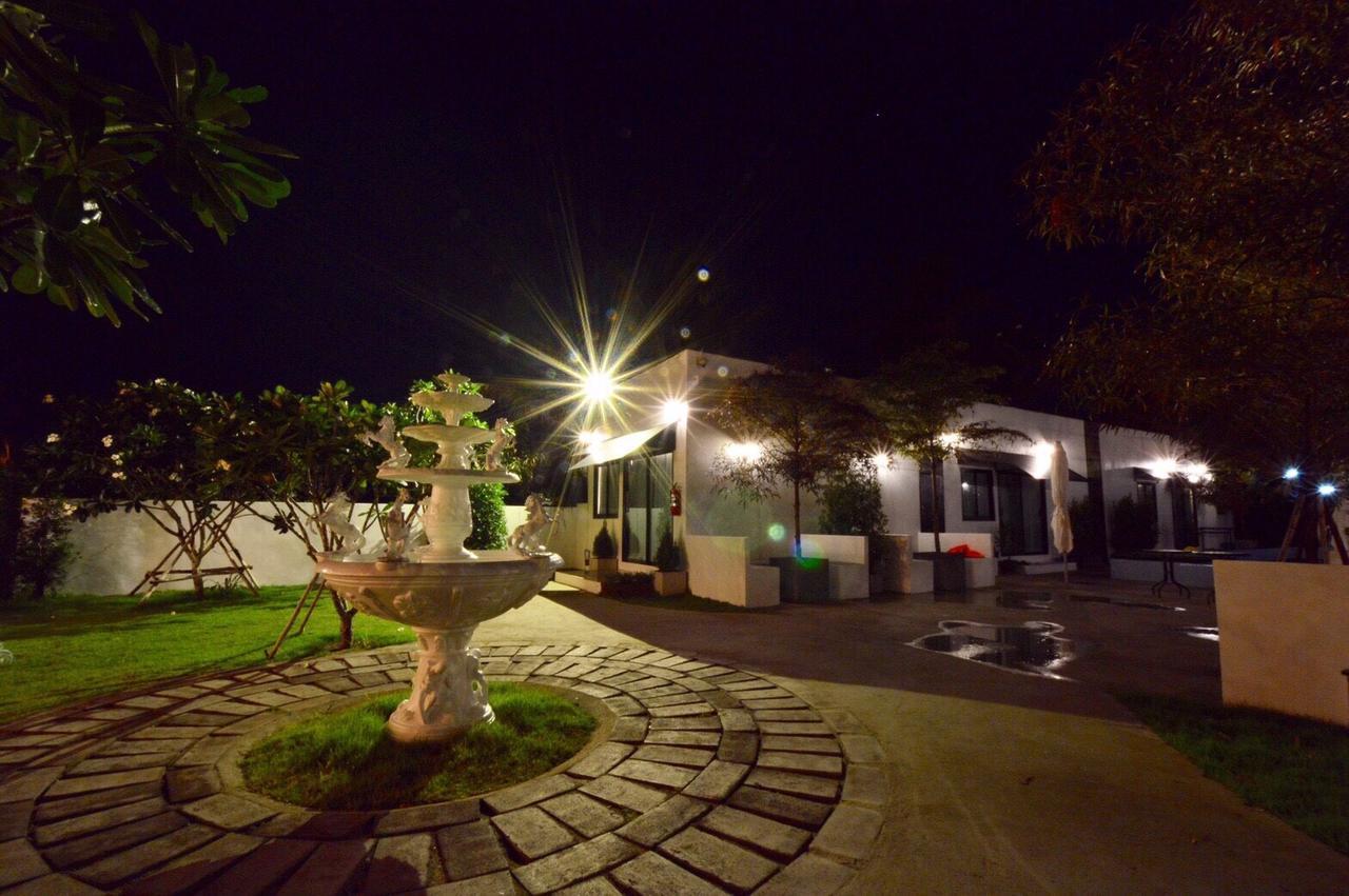 Loft Caravan Resort Haad Chao Samran Exterior foto